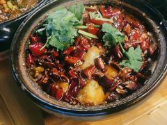 -有红鸡毛店·砂锅菜(抚琴夜市店)