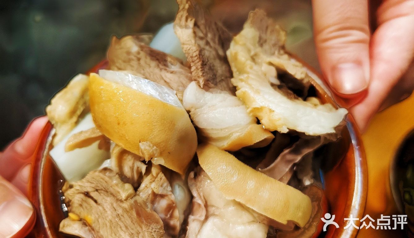 这家洞氮胡记羊肉馆是福州首家做烫皮羊肉汤锅的
