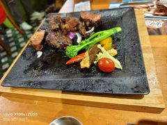 -米德维奇俄式西餐厅(西六道街店)