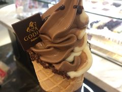 双拼软冰淇淋-GODIVA(王府井apm店)