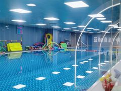 -蓝鲸奇亲子游泳俱乐部