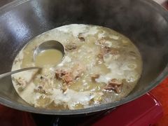 红烧自家跑山鸡-小仙居·农家宴烤羊· 农庄