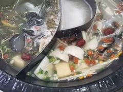 -景明轩•养生酸汤鱼火锅 云贵鲜菌 现舂野果酸汤(王寨小区店)