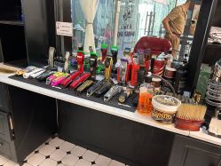 -老男孩男士理容馆·理发·烫染·修面