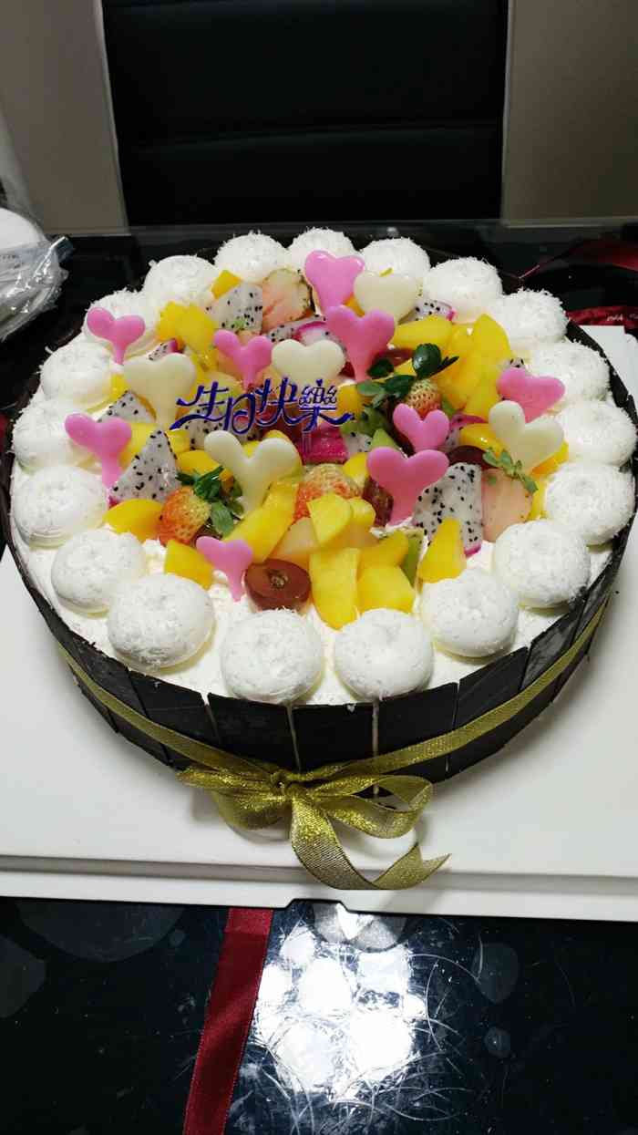 同事生日,家里人生日,订了好多次了,味道不错,奶油不腻,蛋糕