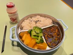 台式卤肉饭-萨卡屋亲子乐园·餐厅(龙山万物工场店)
