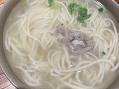 -亮亮面馆(经六路店)