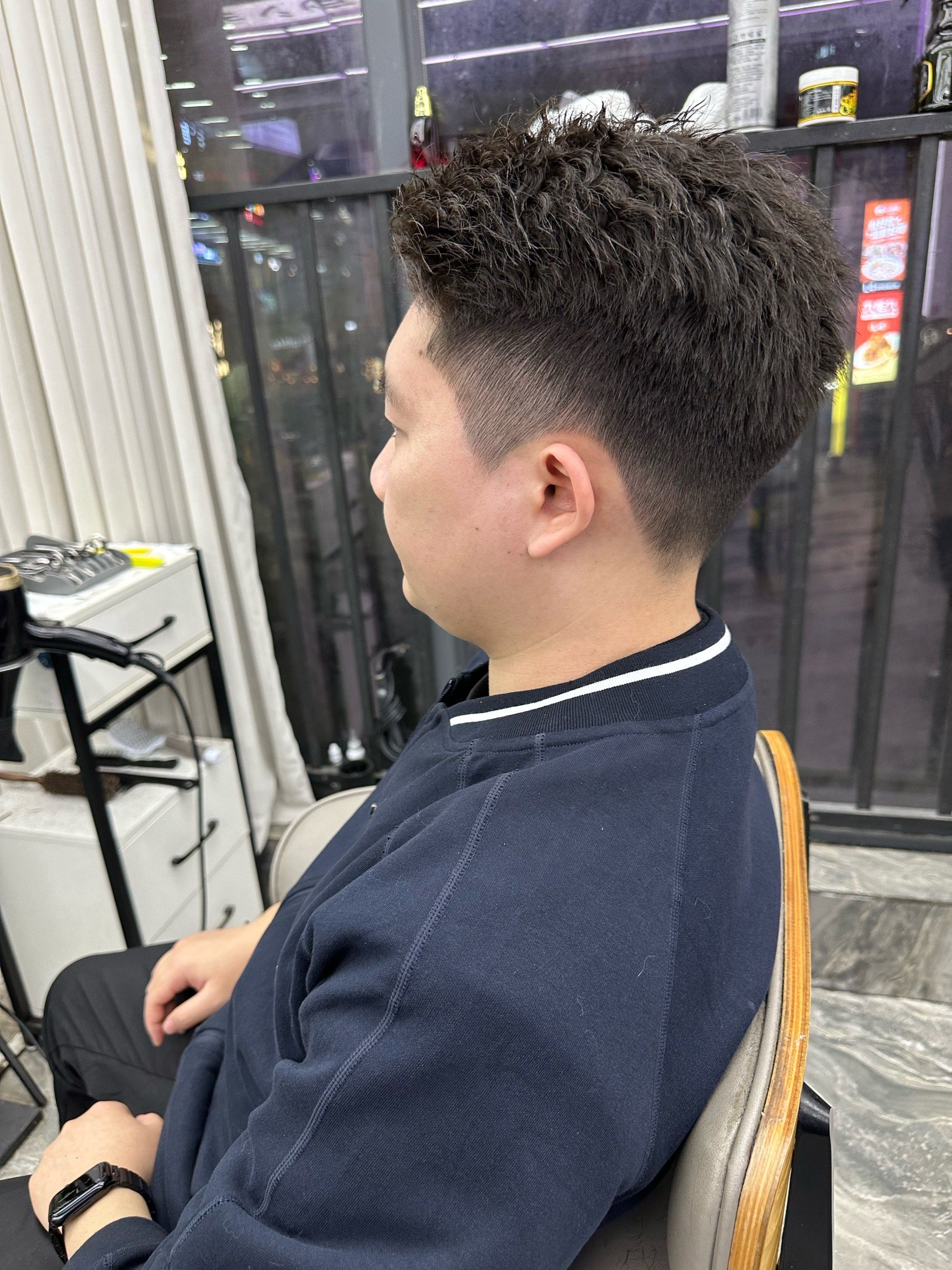 帅气男生锡纸烫