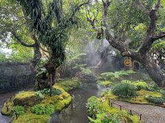 -Chom Cafe and Restaurant