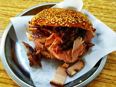 烧饼夹肘子肉-老四烧饼铺(丽源路店)