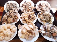 -东巴谷野生菌火锅餐厅