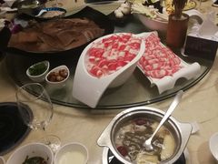 雪花肥牛-海上明月海鲜火锅 鲜切牛肉