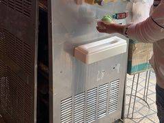 -古老冰山特色冰淇淋店(艾提尕尔店)
