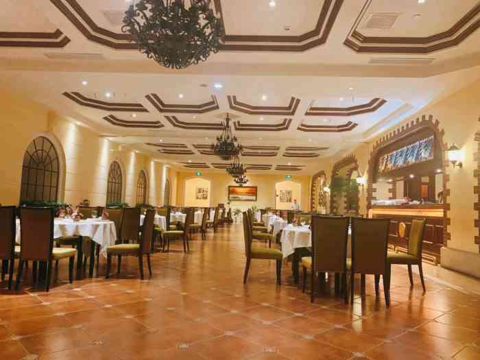 老克勒上海菜(上海影城店)-"不错的一家餐厅, 红烧肉做的很绝对 ,臭.