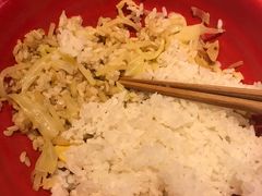 点的堂食，饭竟然是冷的。要求热了一次，依然不热。吃的很难受。差评！再也不会来了-大炮盐酥鸡(新街口店)