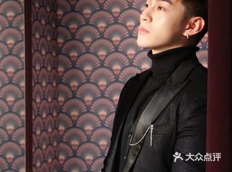 扔掉领结，穿上胡一天同款黑色礼服