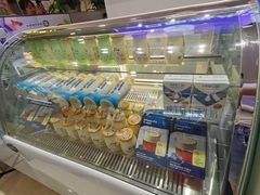 面包甜点陈列柜-一只酸奶牛(百联南岸上海城店)