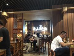 等位区-亮亮面馆(经六路店)