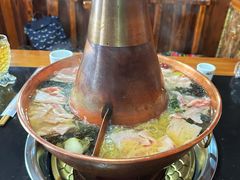 -果松木炭酸菜铜火锅·外婆参鸡汤
