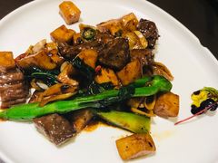 菌酱螺旋粉炒牛肉粒-有璟阁港式餐厅(国贸商城店)