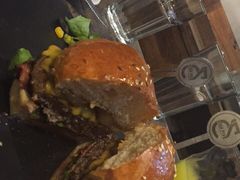 -HIGH FIVE哈福手工汉堡(桂林路店)