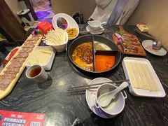 小嫩牛专利T型锅（一锅三吃）-热火朝天鲜切牛肉火锅(南强街巷店)