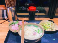 -亮亮面馆(经六路店)