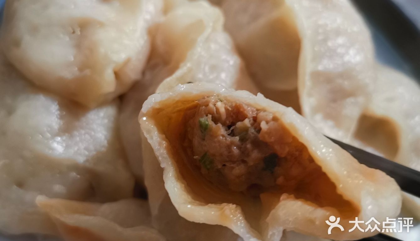 臻悦楼的驴肉蒸饺也不是盖的