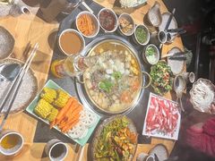 -顶顶汤火牛排火锅·经典铜锅涮肉