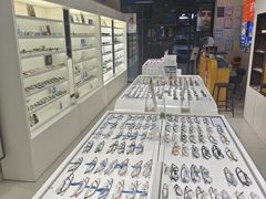 -诺柯视眼镜-蔡司依视路官方工厂店(淞南一店)