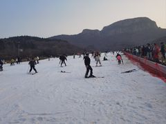 -济南卧虎山滑雪场