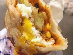 炸蛋葱油饼-小红车炸蛋葱油饼