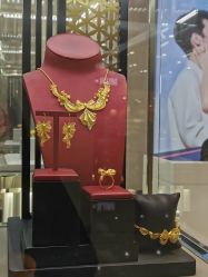 -潮宏基珠宝旗舰店(苏宁广场店)