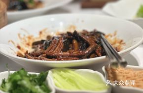 Sizzling Eel Strips with Thin Pancakes