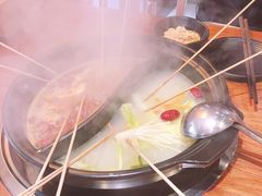 牛油骨汤鸳鸯锅-串门邻居串串火锅(云南南路店)