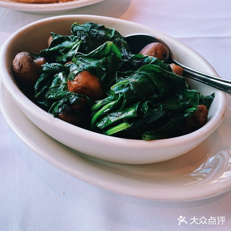 沪上老牌三大牛排馆之一的莫尔顿牛排