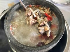-鲁朗纳麦石锅鸡庄园