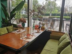 靠窗位-甜阿姨·天台花园私房菜(万松园店)