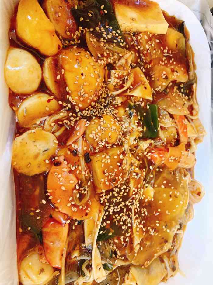 叮咚辣串(东北大学店)-"位置很好找 一走进小店里 右侧墙有很多书..."