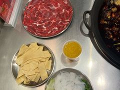-鹿鸣山草本茶香火锅(园西路店)