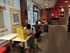 -麦当劳(汉口火车站候车室店)
