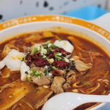 酸菜鱼双拼，味道真的好好。一份才20来块钱。