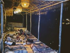 -乌托邦酒吧和餐厅