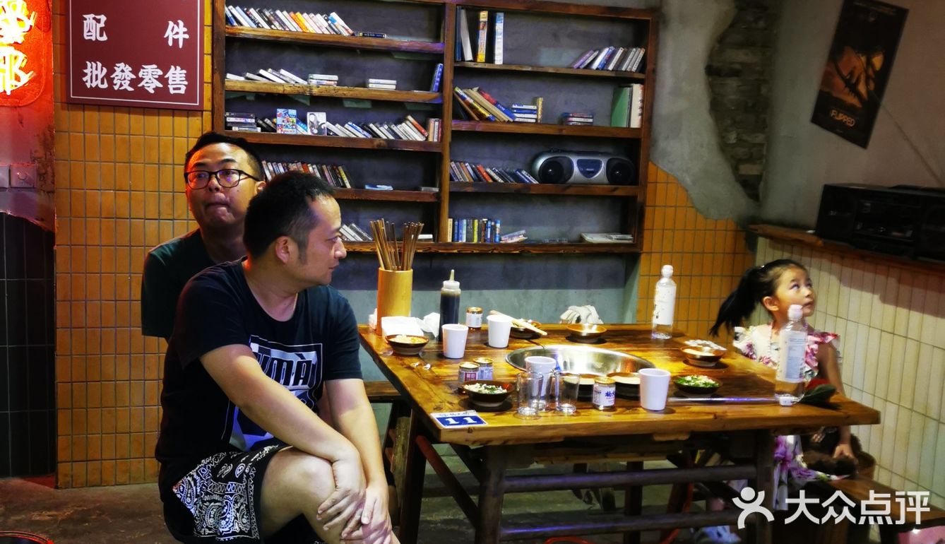 朋友4点过就来排队，排了3-4个多小时，8点过才吃成