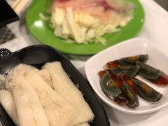 -鲜入围煮花胶鸡海鲜火锅