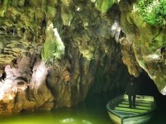 -怀托摩萤火虫洞