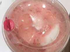 霸气冰淇淋草莓-奈雪的茶(国金中心店)
