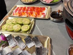 -围炉肉舍丹东海鲜烤肉·烤活鳗(步行街店)