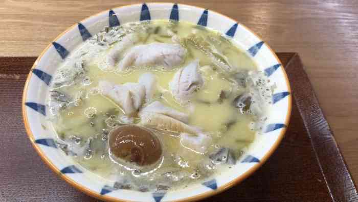 八面玲珑品面馆-"这家小餐厅在以前很热闹的云南路上,外面看.