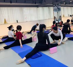 -深舞形体民族舞蹈工作室